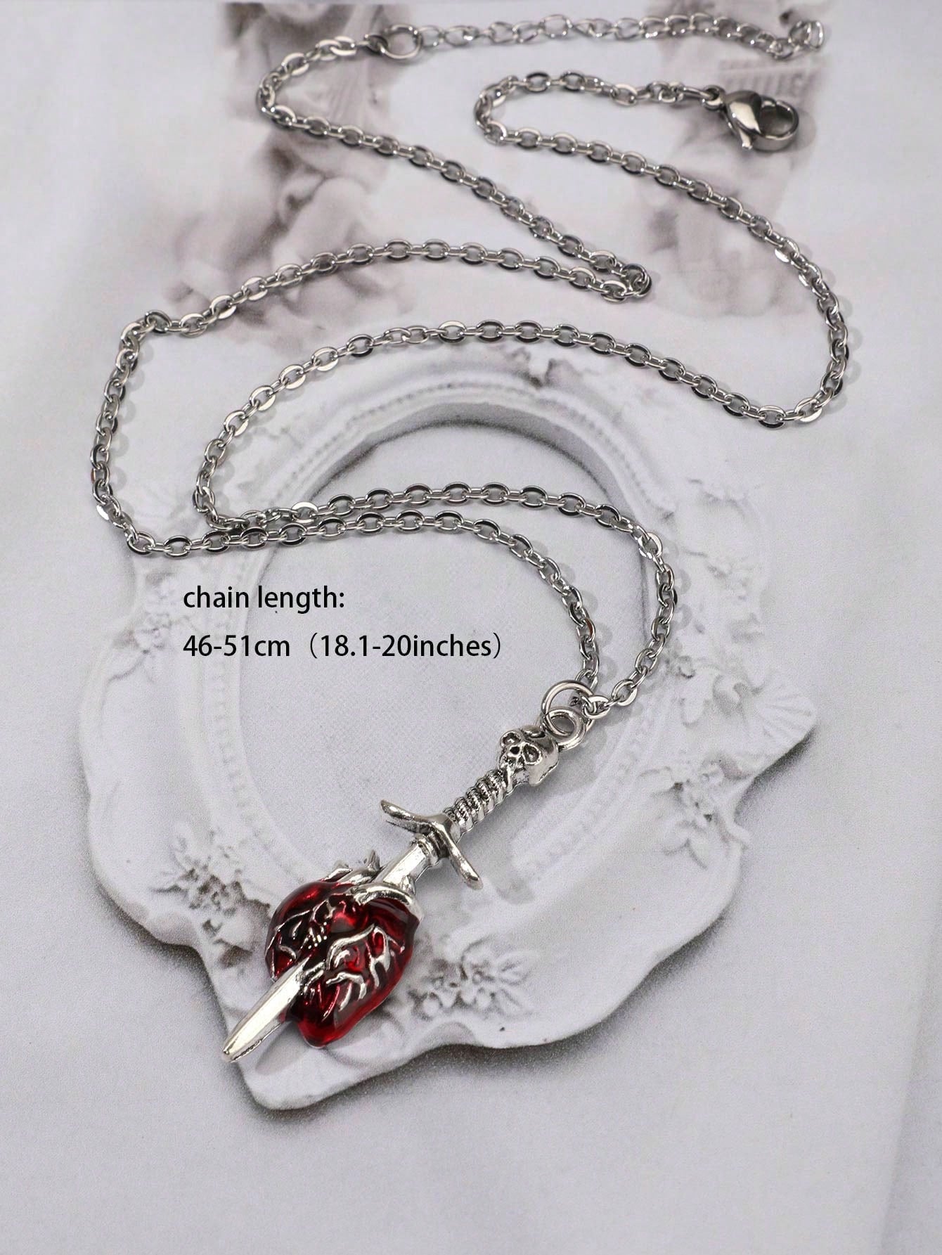 ROMWE Goth Collar Colgante Con Diseño Gótico De Cabeza De Cráneo Y Espada & Corazón En Forma De Colgante