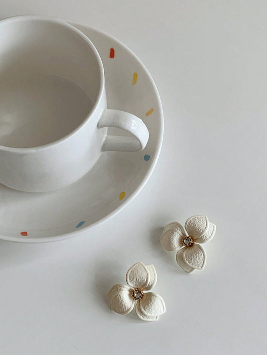 DAZY Pendientes de estudio con forma de flor, adecuados para uso diario, citas, vacaciones o bodas de mujeres