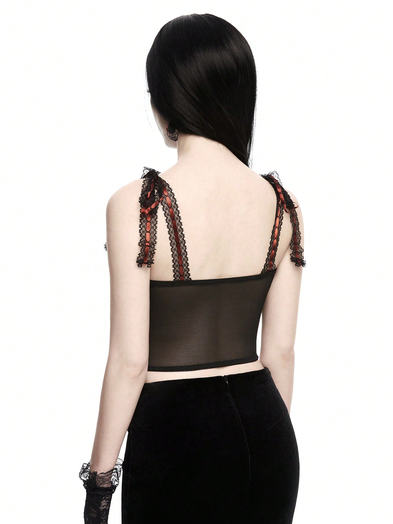 ROMWE Goth Top de tirantes de malla con estampado de serpiente para mujer con colgante cruzado, diseño de lazo y encaje