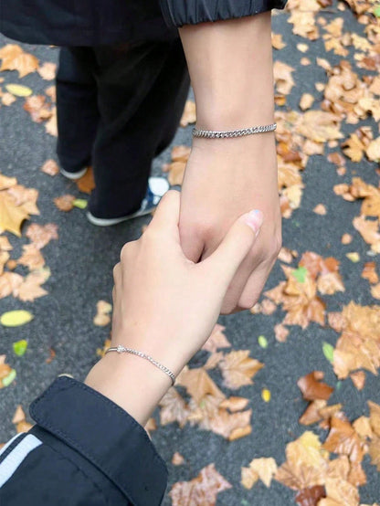Set de 2 pulseras en forma de corazón de acero inoxidable para parejas, diseño de moda como regalo para enamorados en Navidad, Acción de Gracias y Año Nuevo