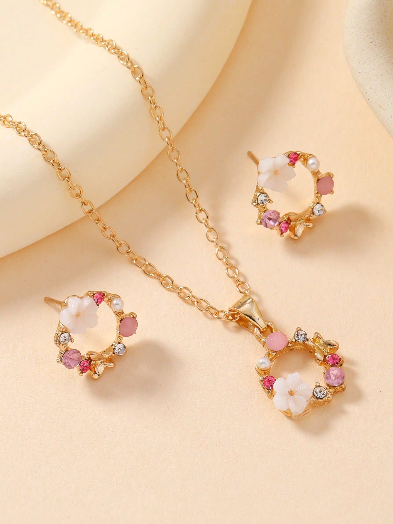 1 set: 1 pieza de aretes con flores + 1 pieza de collar - Conjunto de 3 piezas de aretes, colgante y collar de flores simples para mujer, adecuado para ocasiones casuales diarias y de citas