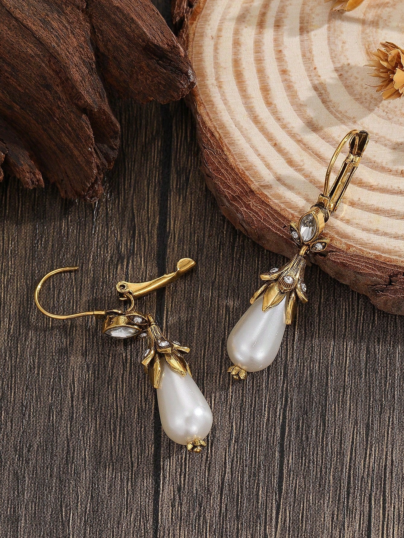 1 par de pendientes de estilo bohemio, de diseño de nicho retro y creativo, adecuados para el uso diario de las mujeres
