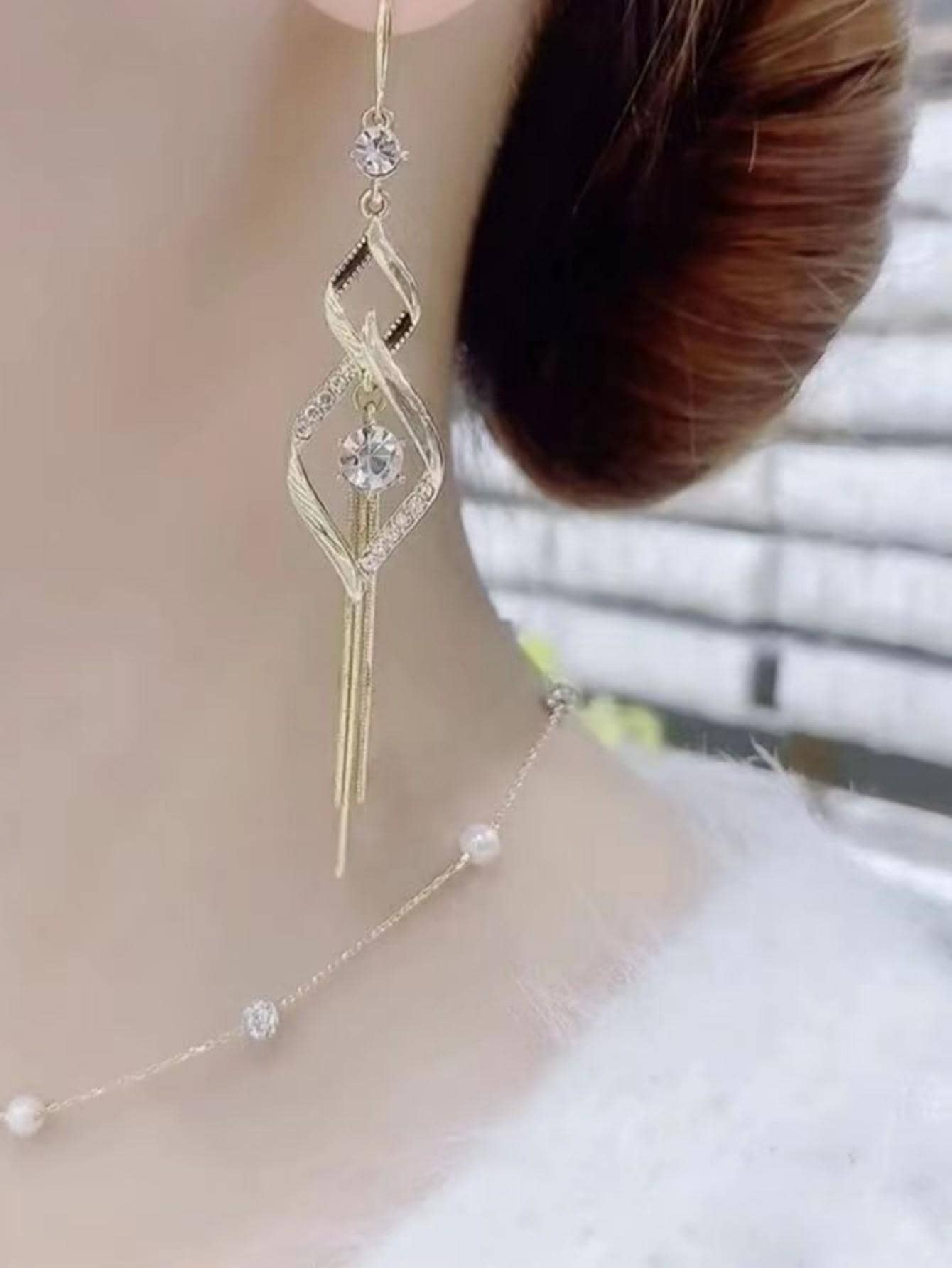 Pendientes largos con diseño de diamante de imitación