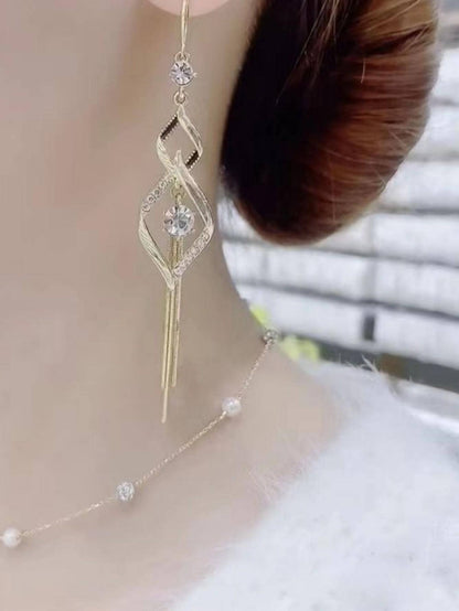 Pendientes largos con diseño de diamante de imitación
