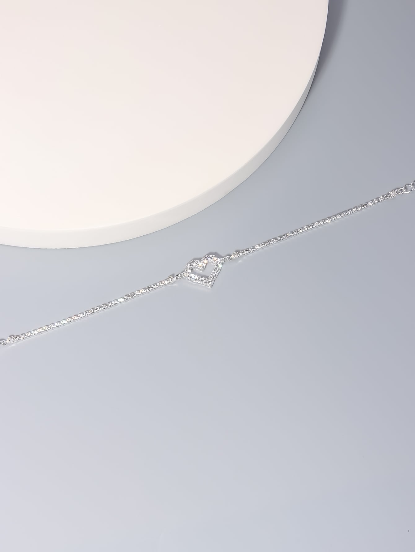 Pulsera temática del Día de San Valentín Corazón hueco lleno de diamantes de imitación brillantes Pulsera de cadena ajustable para su ser querido