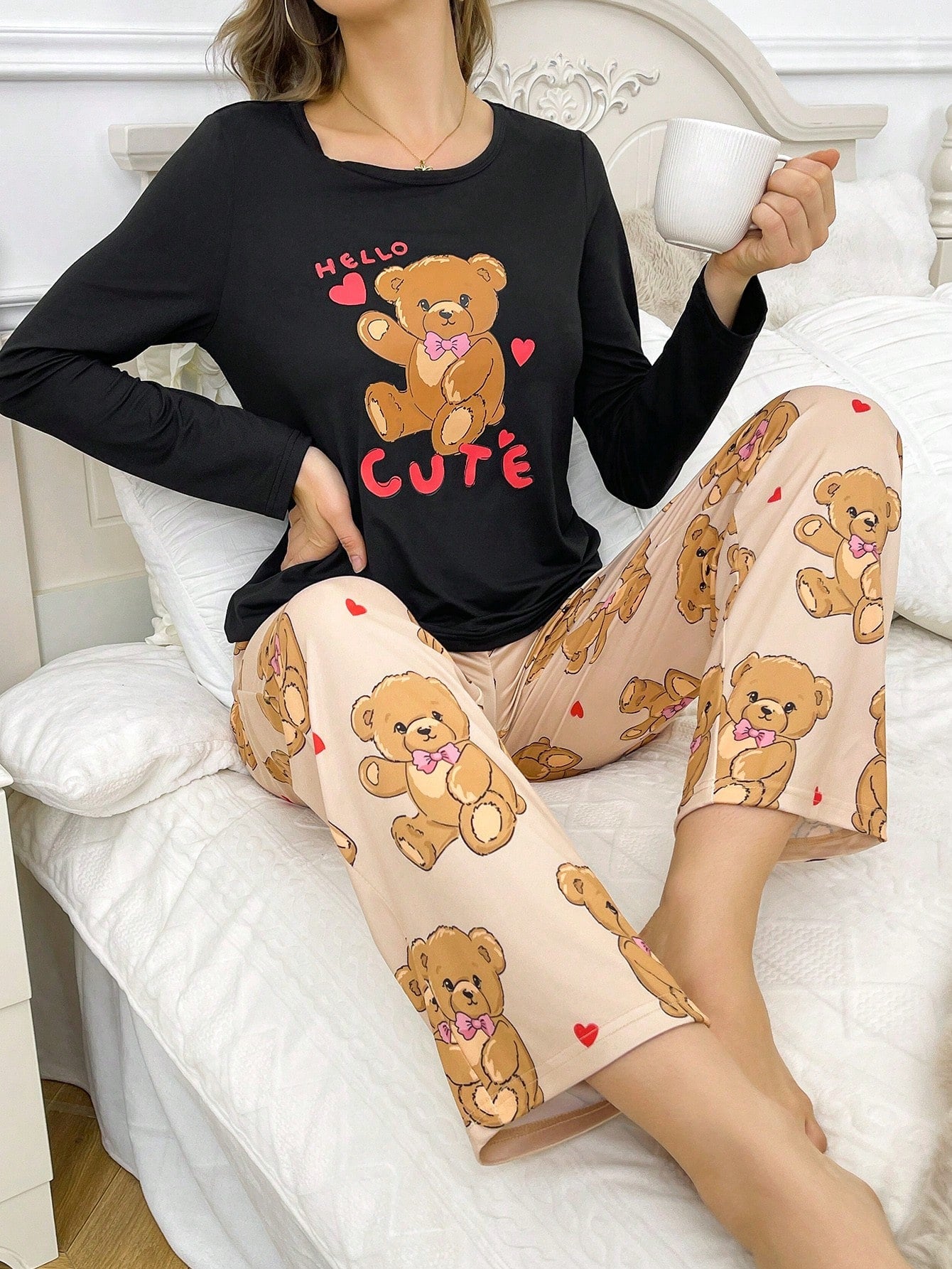 Conjunto de pijama de mujer con top de manga larga y pantalones con estampado de oso de dibujos animados, corazón y letras