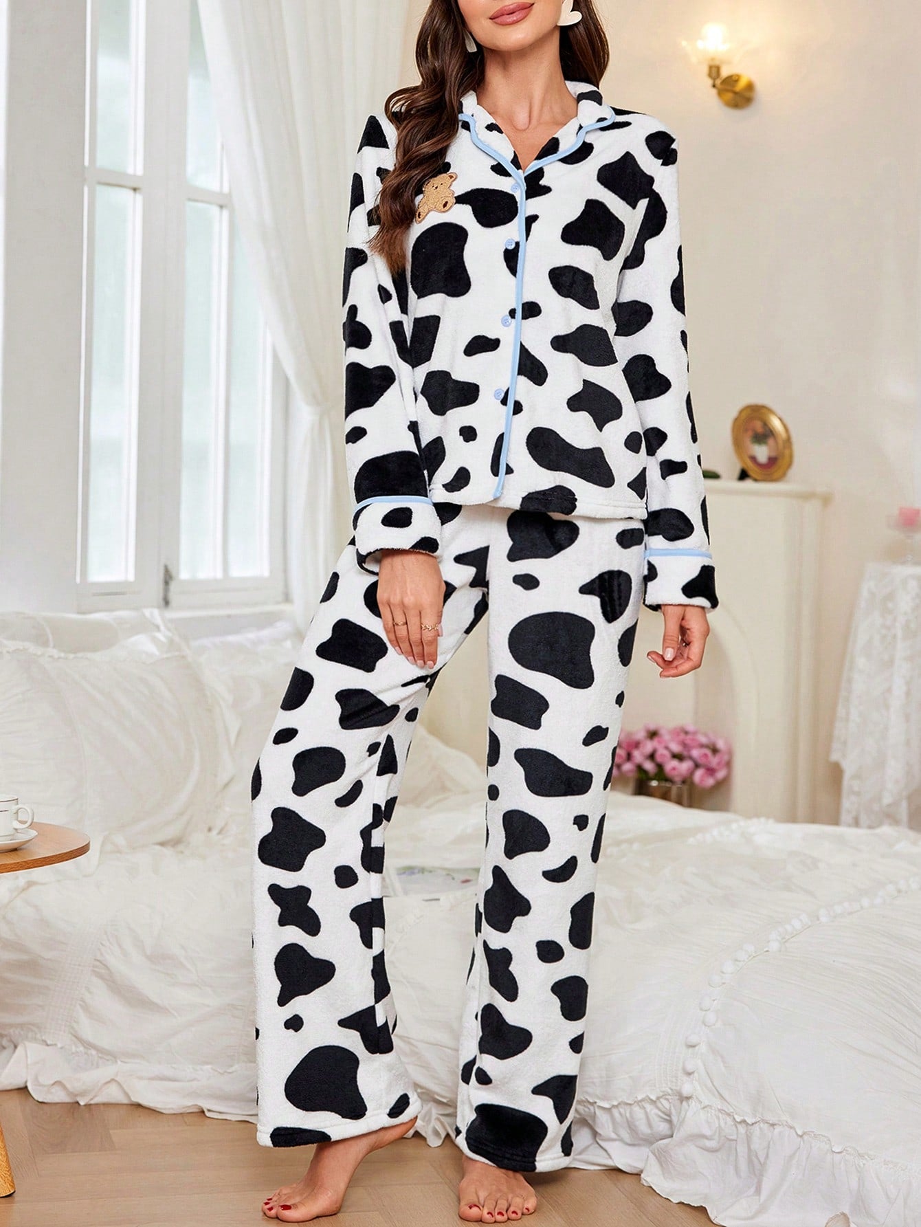 Conjunto de pijama con top de manga larga de cuello de solapa y pantalones, diseño de oso con textura de leche esponjosa para mujeres