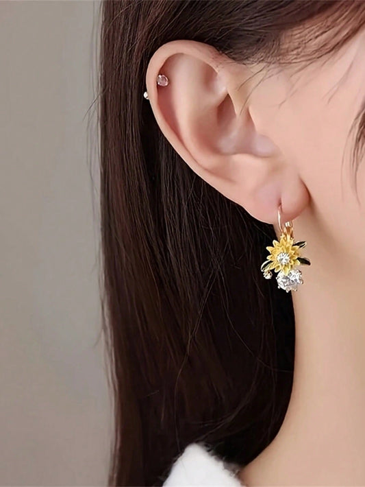 1 par de pendientes con colgante de cristal con diseño de girasol y gota de agua para mujeres