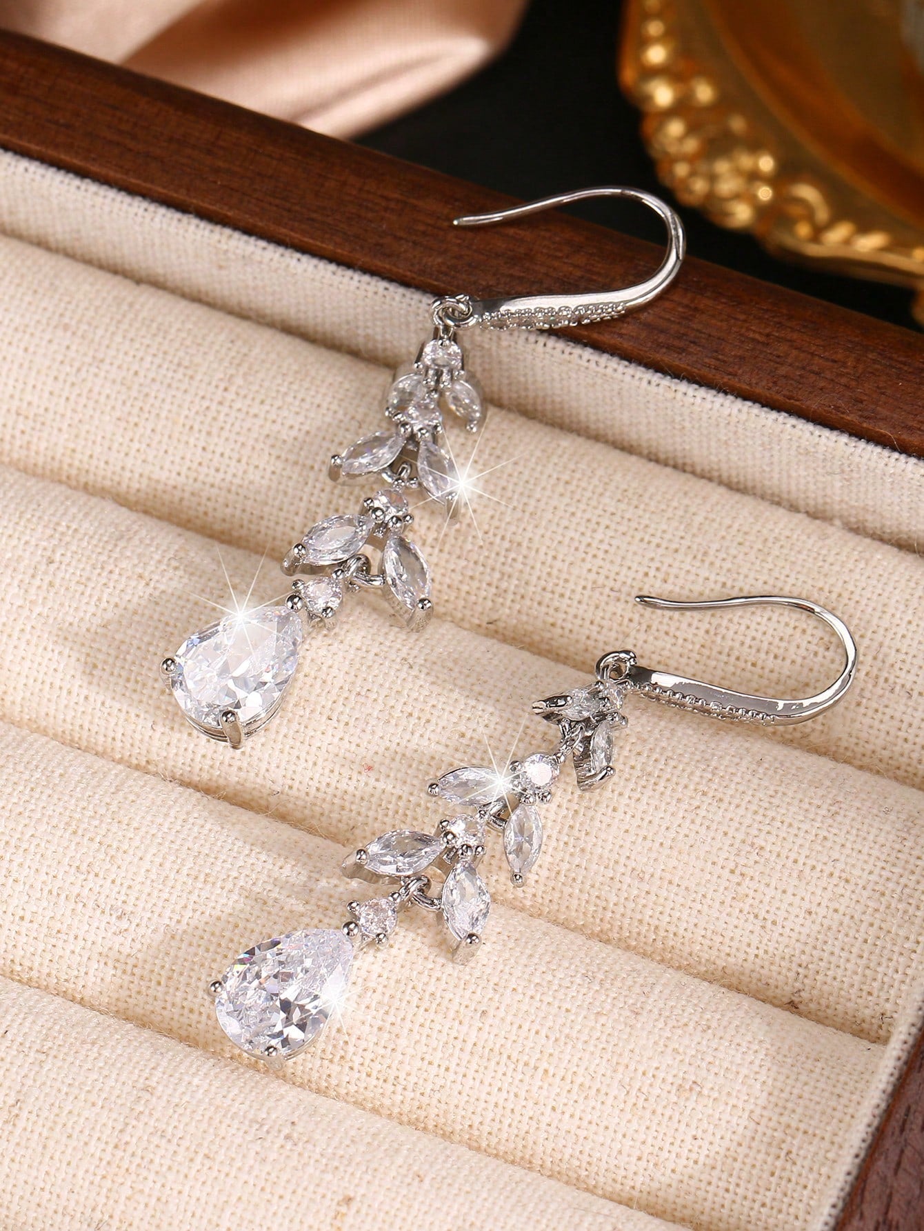 2 piezas Pendientes colgantes largos con hoja, chapados en plata con circonita cúbica, pendientes de lujo para novia, boda, joyería de compromiso, aniversario, regalo para novia, esposa, pareja, San Valentín