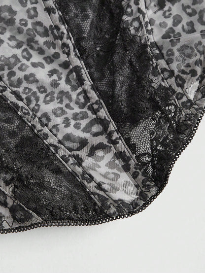 ROMWE Grunge Punk Parte superior de camiseta con encaje de contraste y estampado de leopardo, escolar