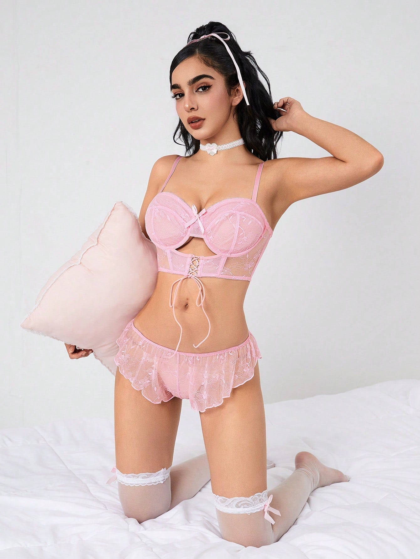 ROMWE Kawaii Conjunto de lencería sexy romántica y dulce con sujetador de encaje con aros, cruzado con decoración de mariposas huecas y tiras en T
