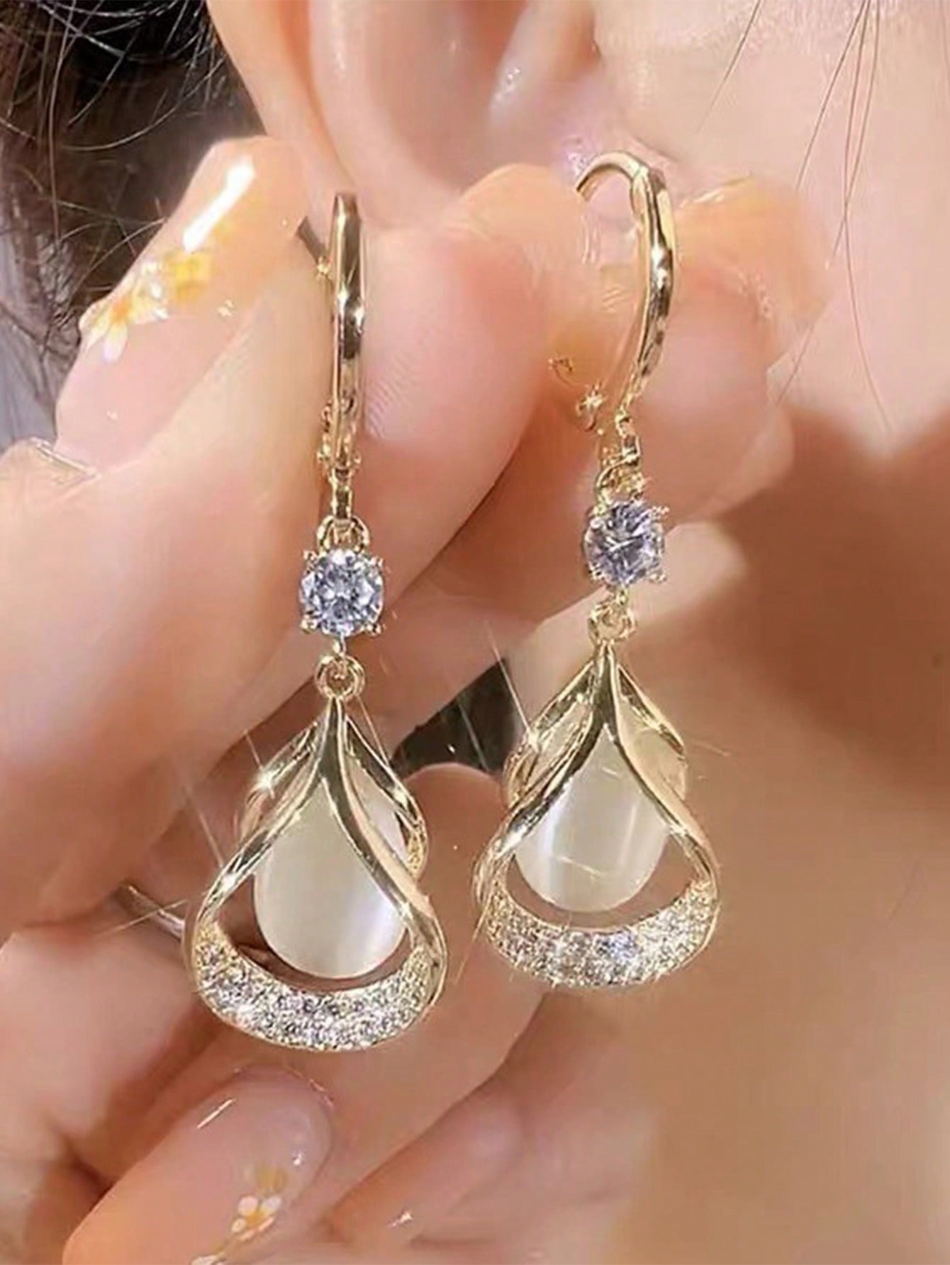 1 par de pendientes geométricos de lágrima de ojo de gato de piedra de alta gama, pendientes de lágrima elegantes y estilizados de lujo de nicho para mujeres
