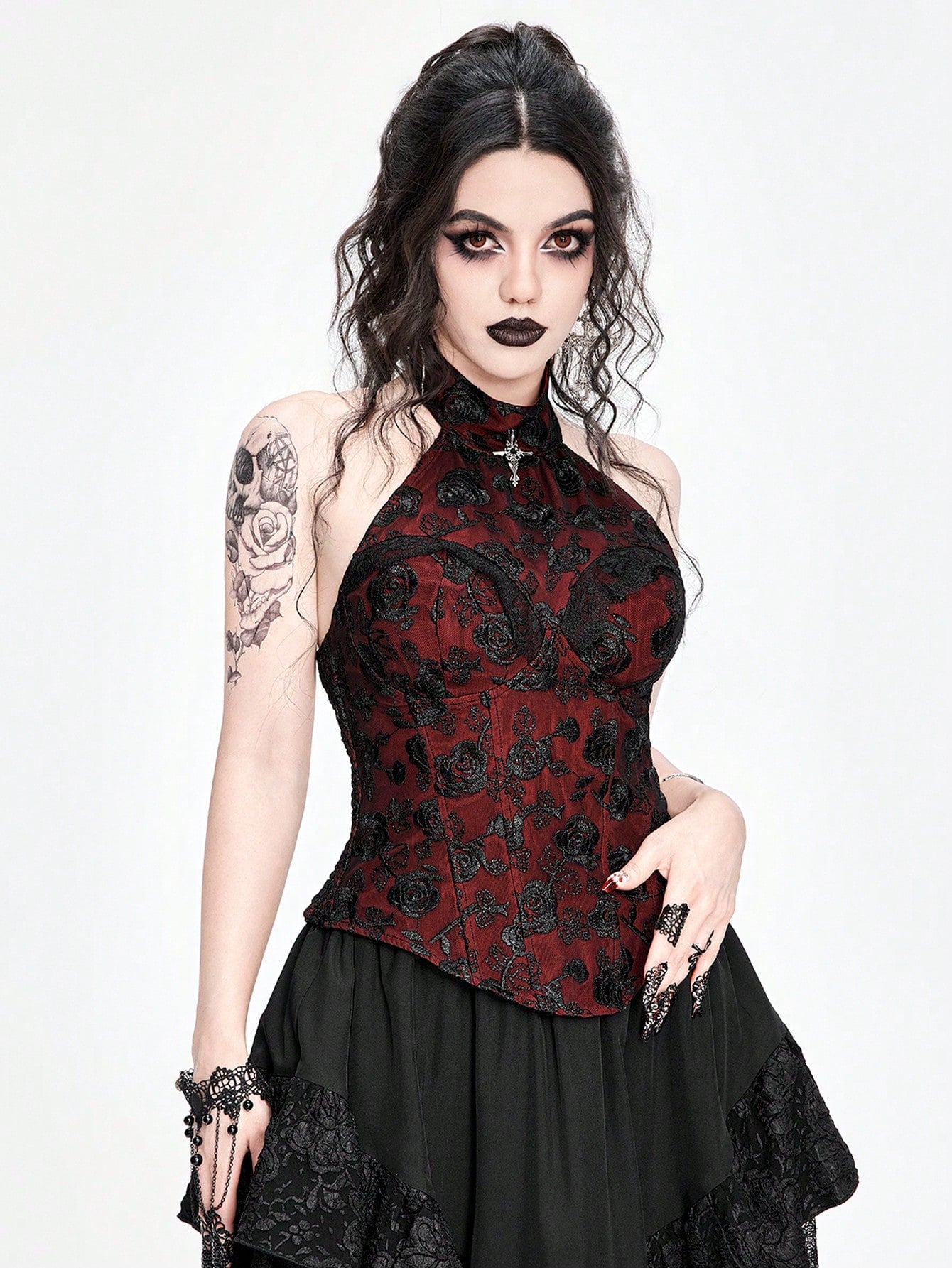 ROMWE Goth Top de tirantes asimétrico para mujer con cuello cruzado de encaje sexy y colgante, con dobladillo asimétrico