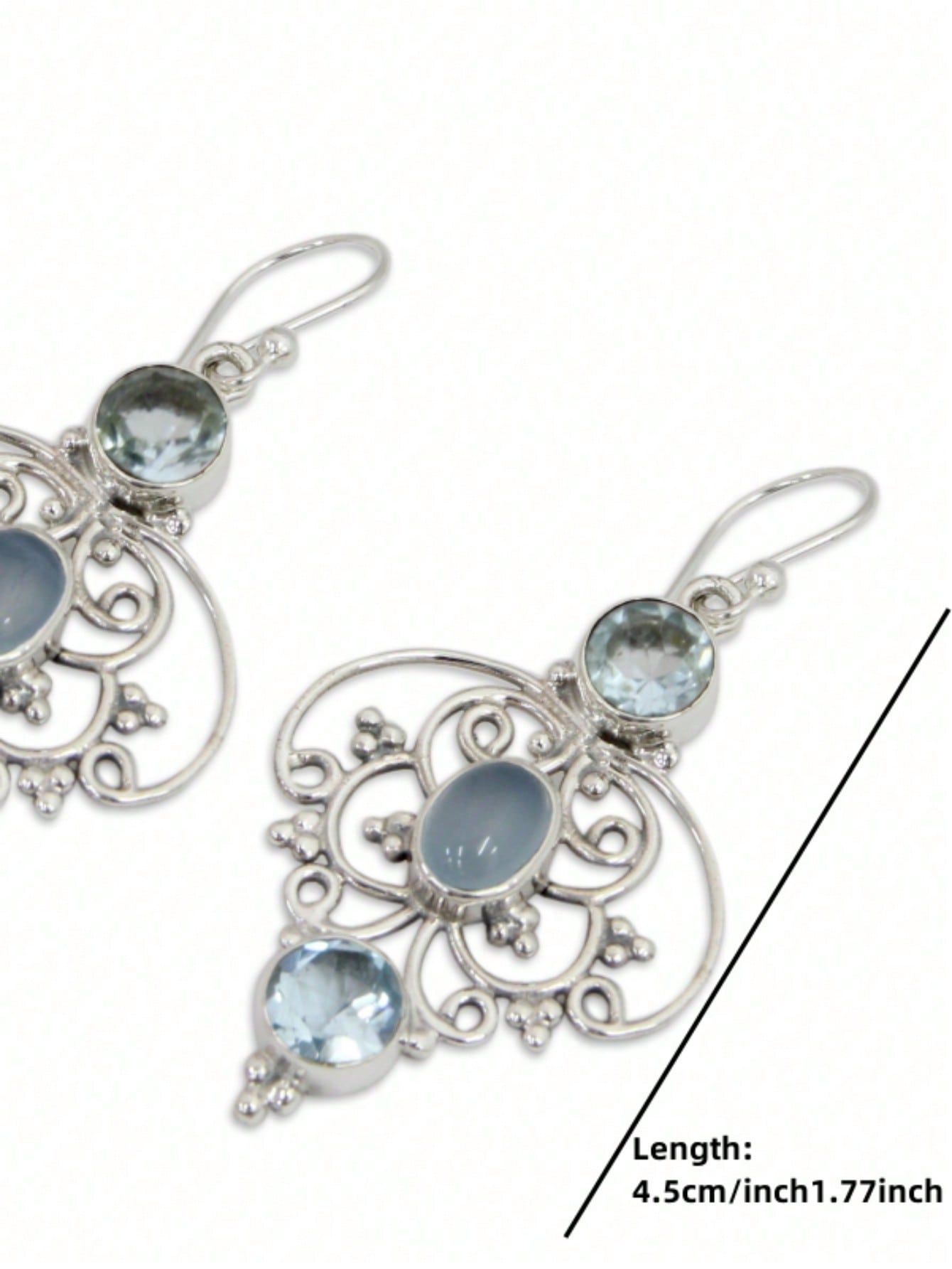 Elegantes aretes colgantes plateados con diseño retro de flor hueca incrustados con una piedra acuosa, perfectos para combinar con atuendos diarios o para decorar fiestas