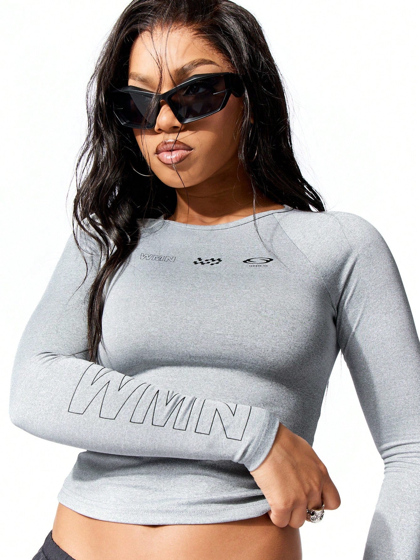 SUMWON WOMEN Camiseta corta deportiva ajustada de cuello redondo con mangas raglán largas