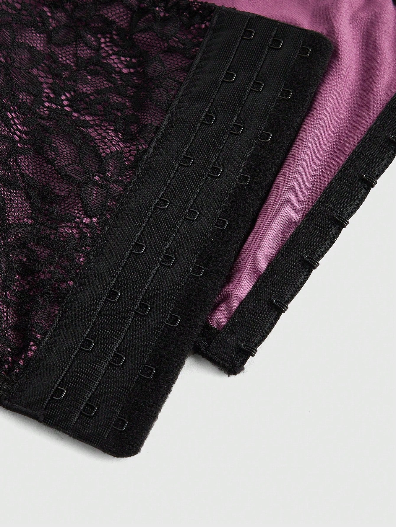 ROMWE Grunge Punk Parte superior gráfica de mujer con escote halter de encaje morado calado y sexy