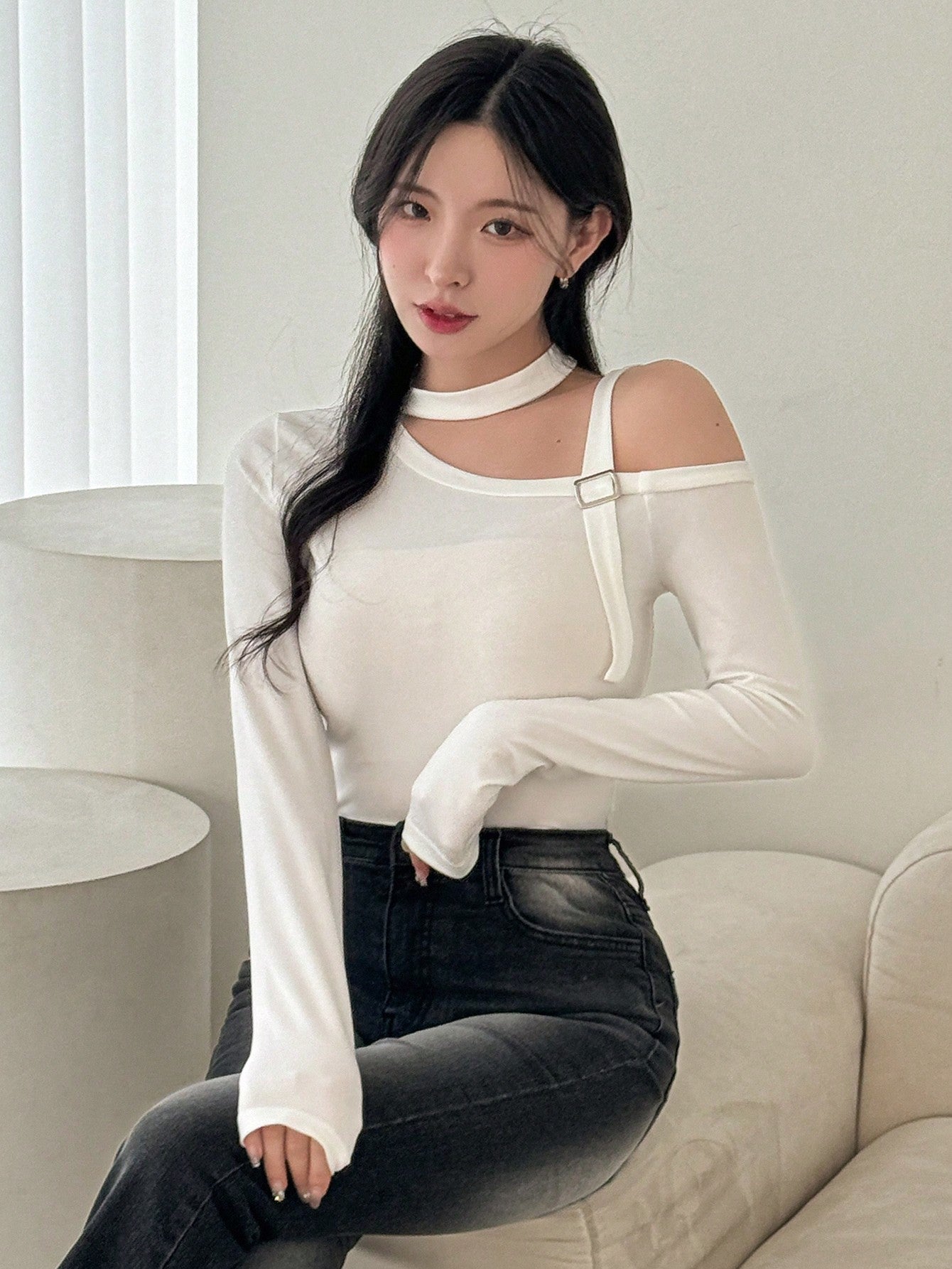 DAZY Camiseta De Manga Larga Con Cuello Asimétrico Para Mujeres