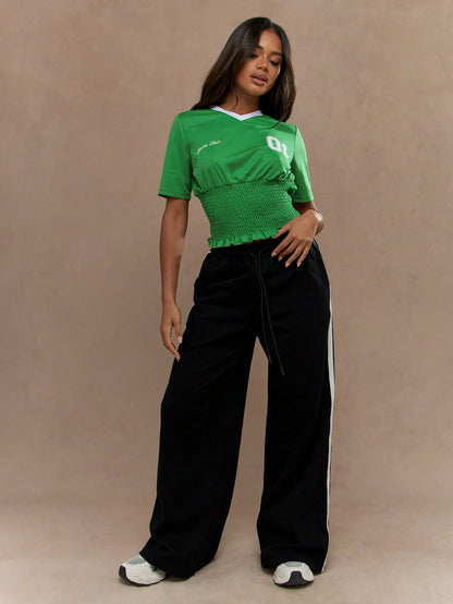 MISSGUIDED Camiseta de fútbol con cuello en V y cintura fruncida con impresión del número "01"