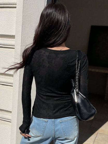 Camiseta de manga larga ajustada de mujer con tela texturizada semi transparente