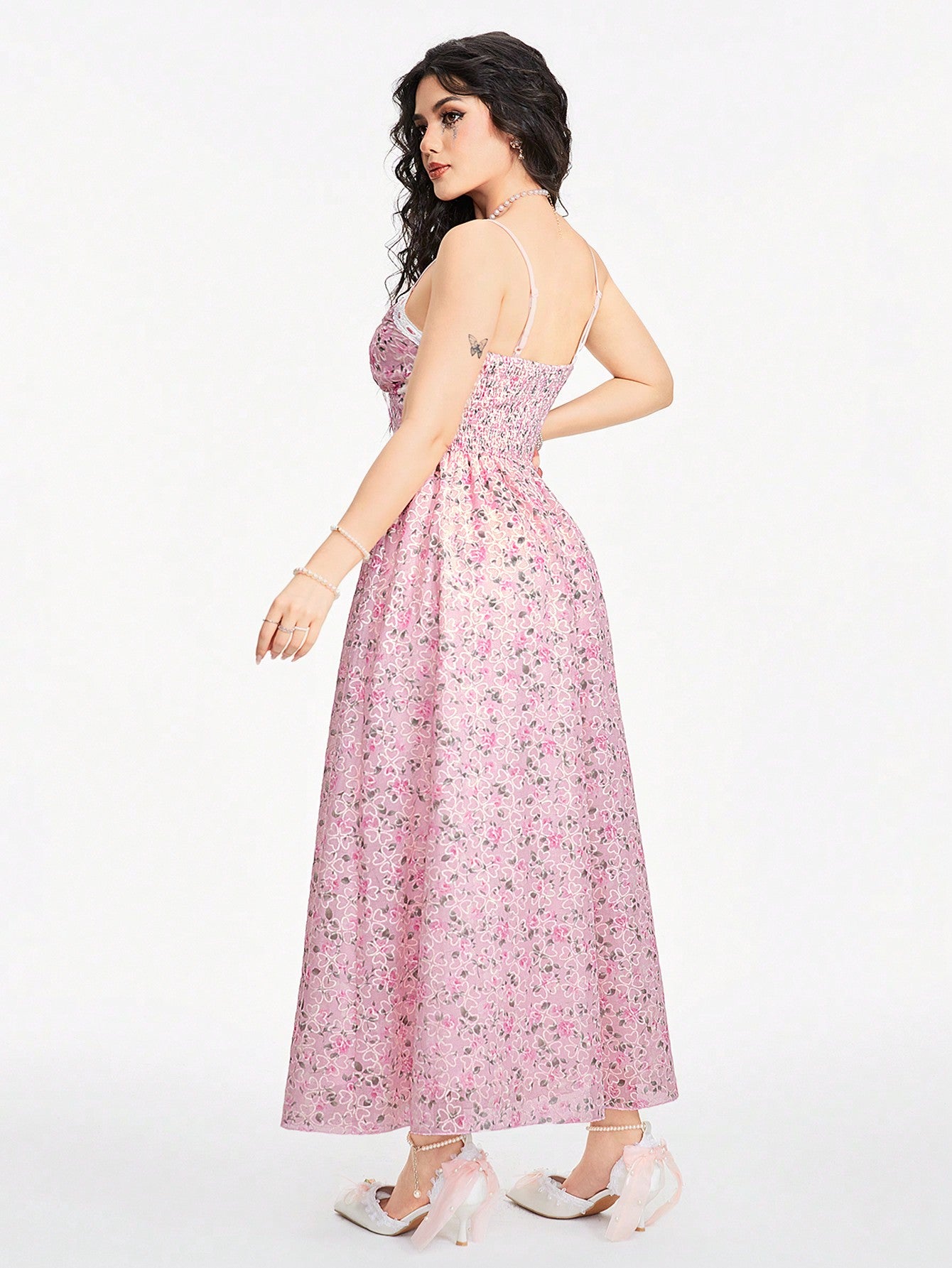ROMWE Kawaii Vestido de tirantes finos con estilo romántico y campestre para niñas, de diseño de retazos con estampado floral diminuto y volante con encaje en el bajo