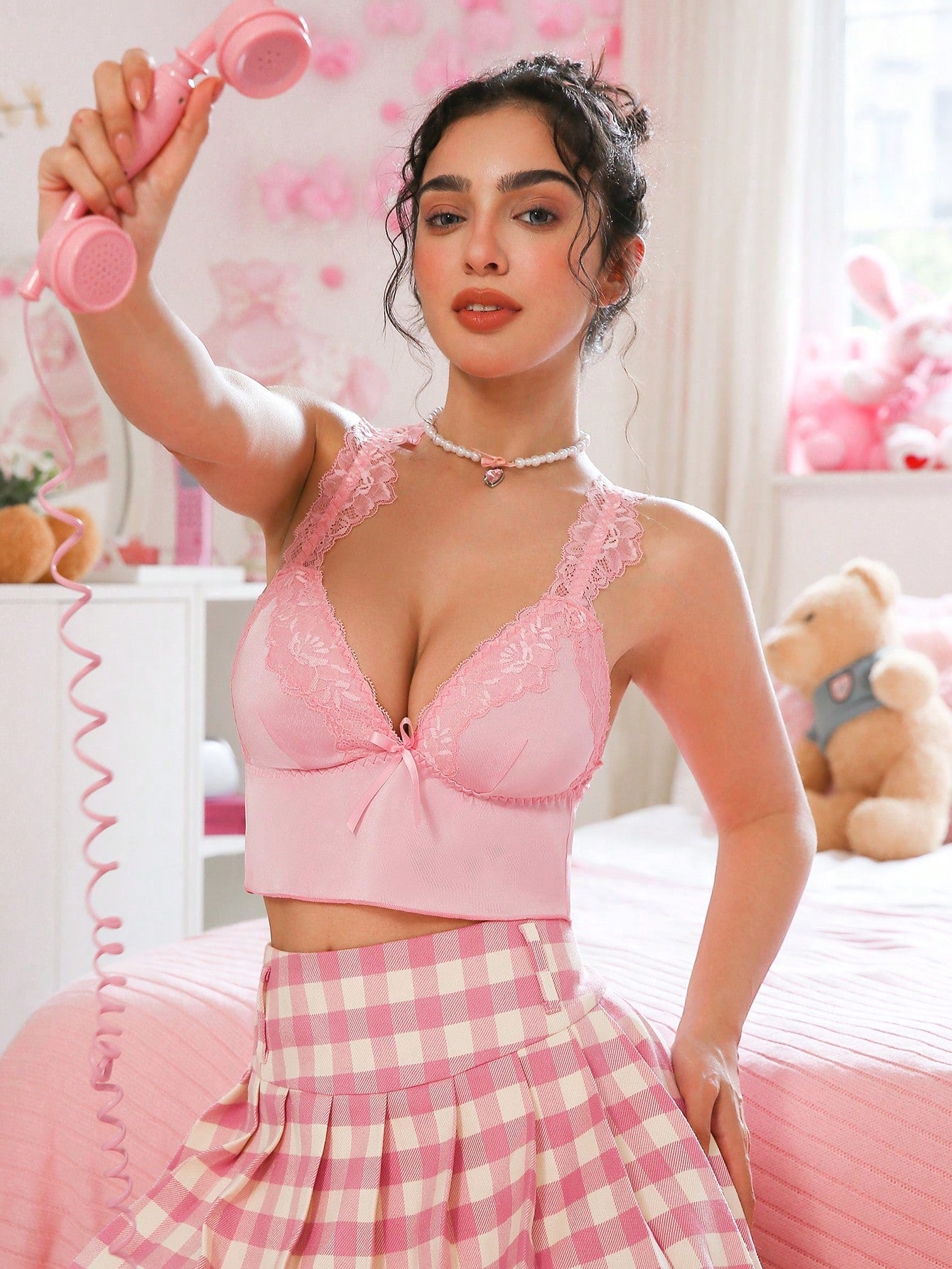 PetitDoll Top romántico y dulce tipo Y2K para ir de fiesta a un festival de música, con tirante asimétrico, contraste de encaje, satén rosa, decoración de lazo, lencería de mujer con sujetador