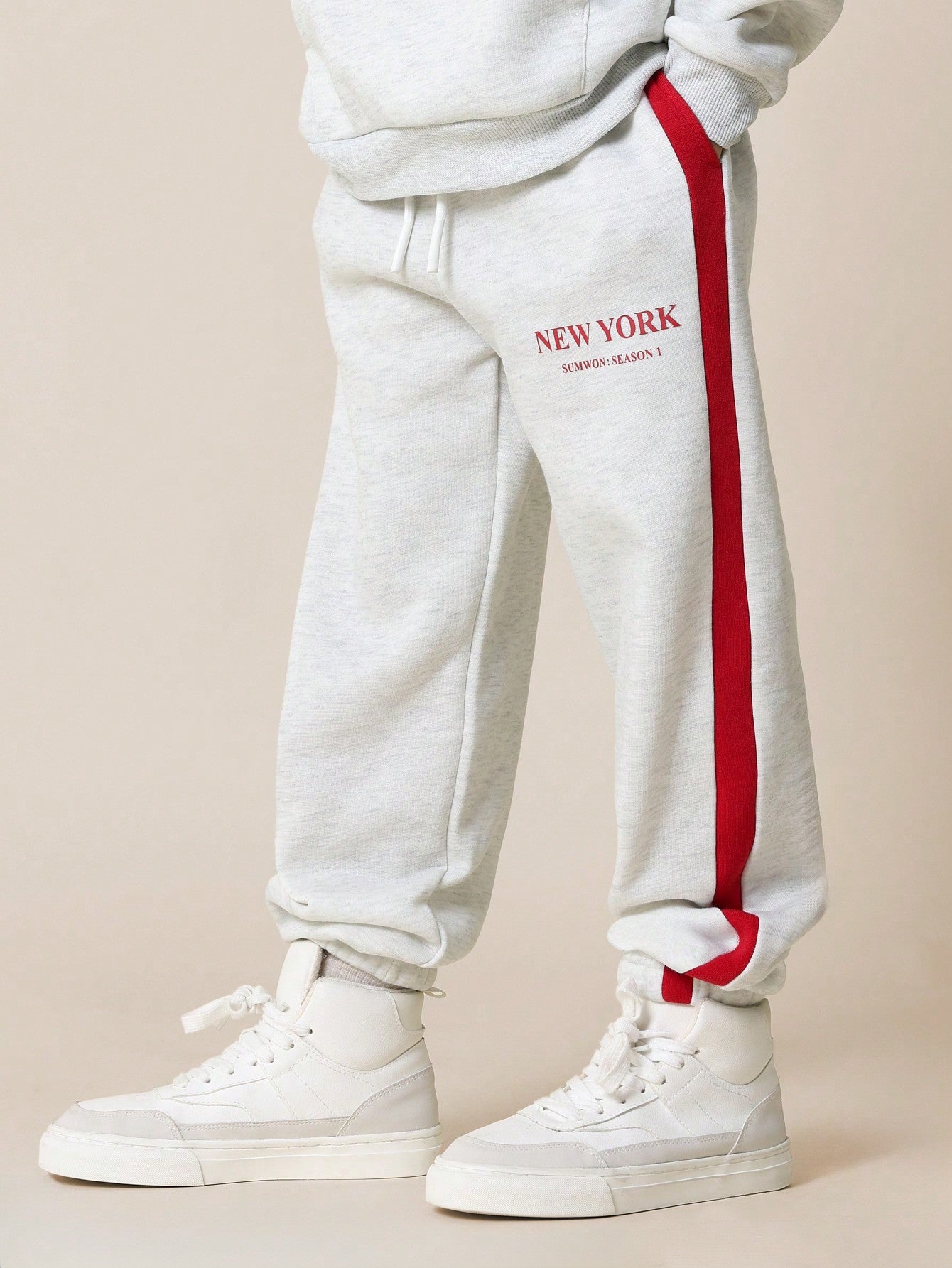 SUMWON Conjunto de 2 piezas para niños preadolescentes, con sudadera con capucha estampada de Nueva York de ajuste regular y cómoda, y pantalón jogger de ajuste recto con paneles contrastantes