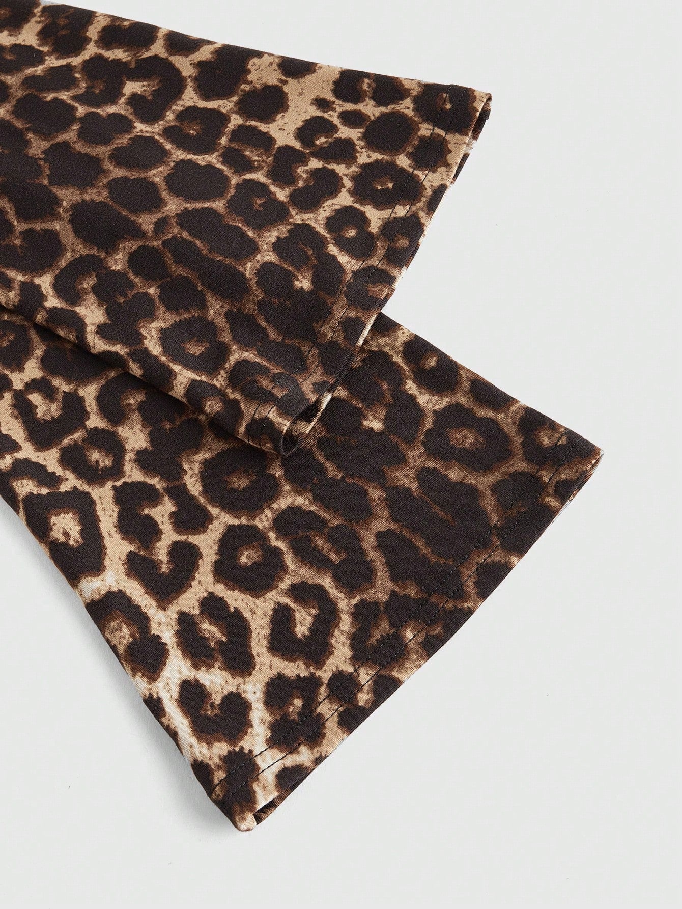 ROMWE Grunge Punk Camiseta de manga larga con diseño de cintura ceñida, cuello drapeado hueco, bajo asimétrico y estampado de leopardo de moda Y2K sexy
