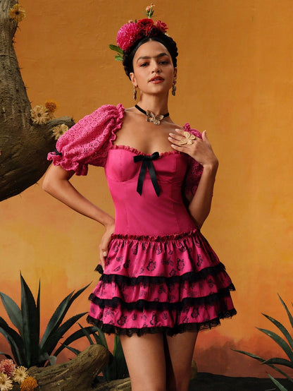Frida Kahlo X SHEIN X Designer VALERIA GALIPOLI Vestido mini con cuello de corazón, mangas de globo de encaje, volantes multicapa en el dobladillo, vestido elegante de verano