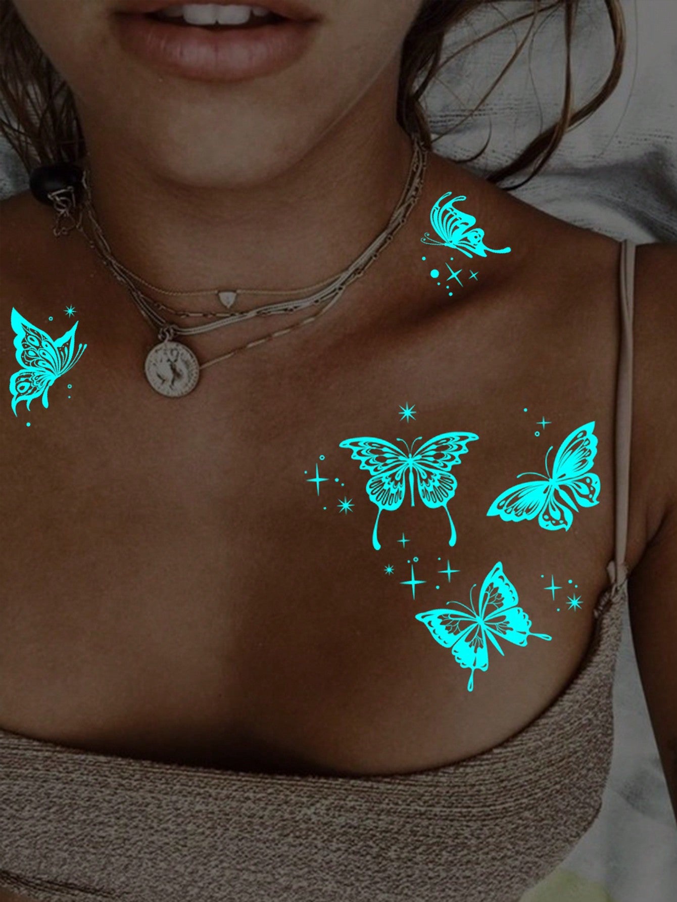 1 Hoja Gran Tamaño De Brillantina Azul Luminosa Y Tatuajes Temporales Originales De Arte Corporal Brillan En La Oscuridad Con Tinta Blanca, Patron De Mariposa Brillante Estrella