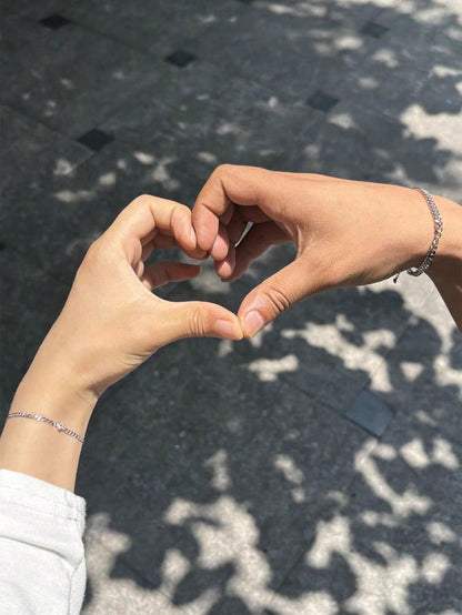 Set de 2 pulseras en forma de corazón de acero inoxidable para parejas, diseño de moda como regalo para enamorados en Navidad, Acción de Gracias y Año Nuevo