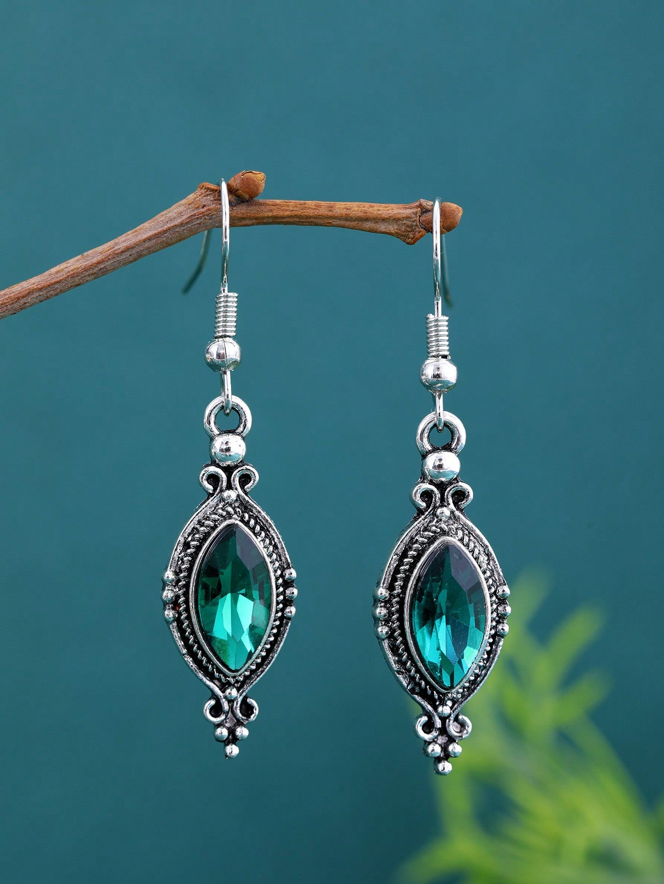 Pendientes con colgante de vidrio en forma de rombo con incrustaciones de rubí y diamantes de imitación, diseño elegante y minimalista adecuado para uso diario y fiestas