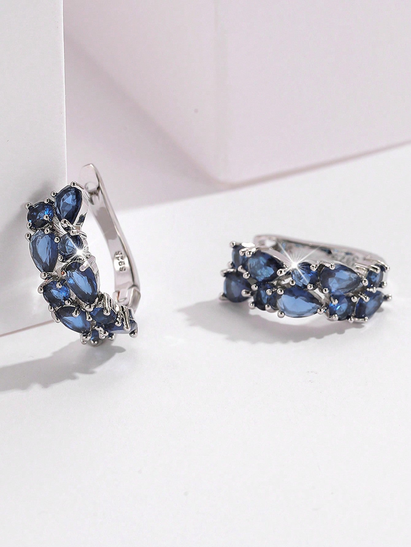 1 par de aretes de moda "Mona Lisa" engastados con zirconia azul para mujer, niña, diario, viaje, banquete, fiesta de graduación, boda, joyería de regalo
