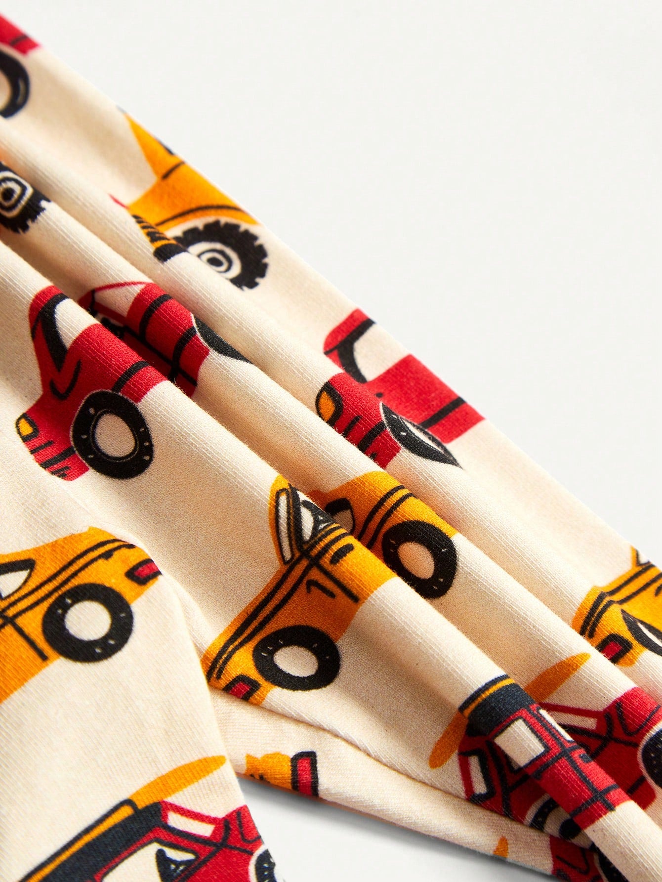 Conjunto cómodo de pijama ajustado para bebé niño - Parte superior de manga larga y cuello redondo con estampado de coches animados y pantalones largos, 2 piezas / set, ropa de hogar altamente elástica y cómoda