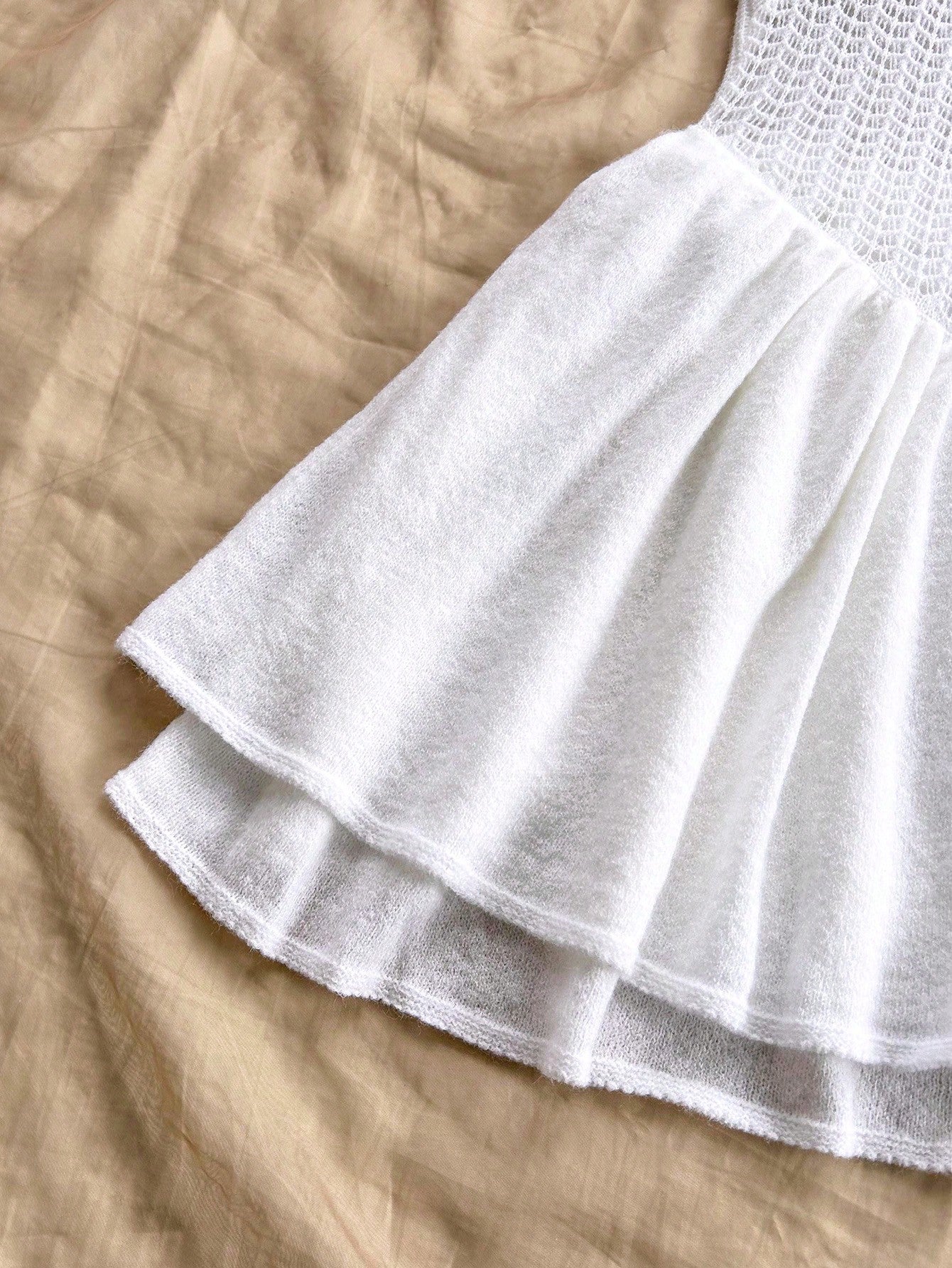 SHEIN WYWH Vestido de suéter de dama con escote en V, lazo de satén, espalda descubierta, dobladillo de doble capa, color blanco, estilo romántico y casual de hada de playa