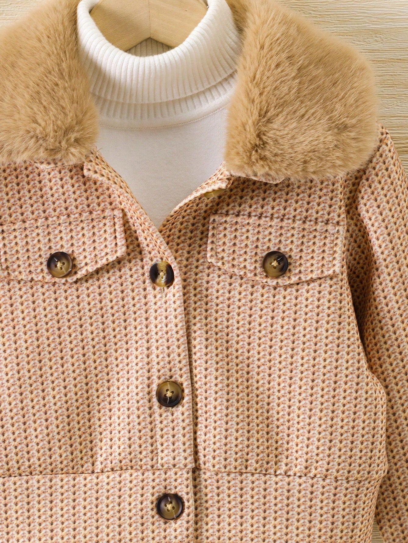 SHEIN Chica Joven Cazadora cuello de borreguito con diseño de solapa con botón delantero sin jersey