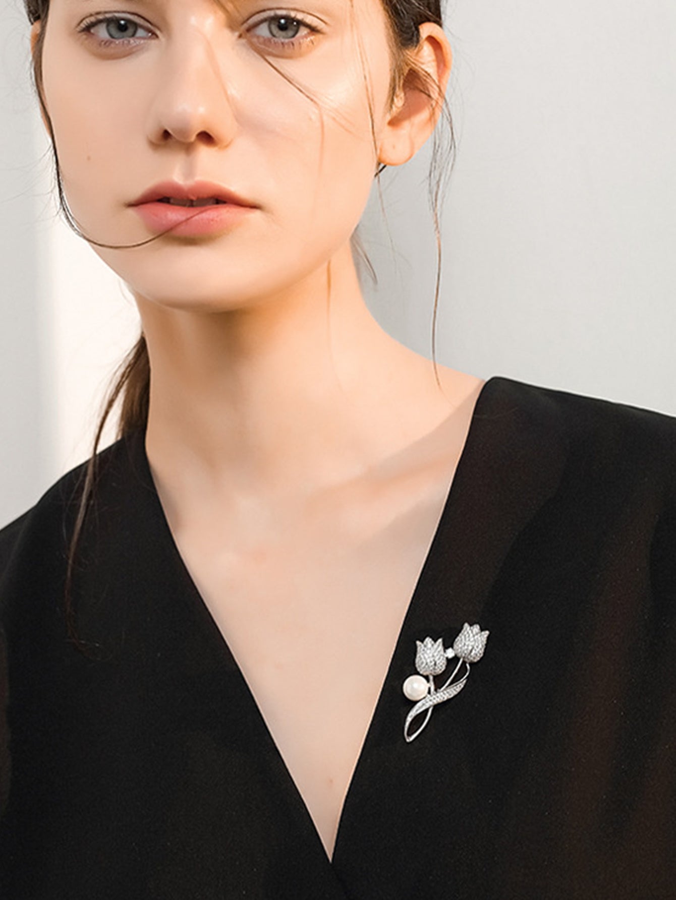 1 pieza Broche con diamante de imitación tulipán flor Broche anti reflejante Traje Broche cuello Alfiler Bisutería