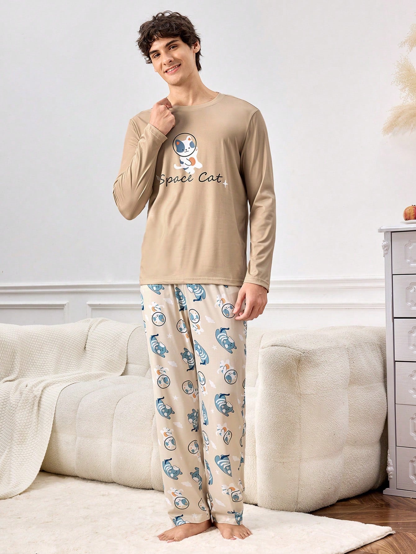 Conjunto de ropa de estar en casa con camisa de cuello redondo de manga larga y pantalones casuales con estampado total para hombre