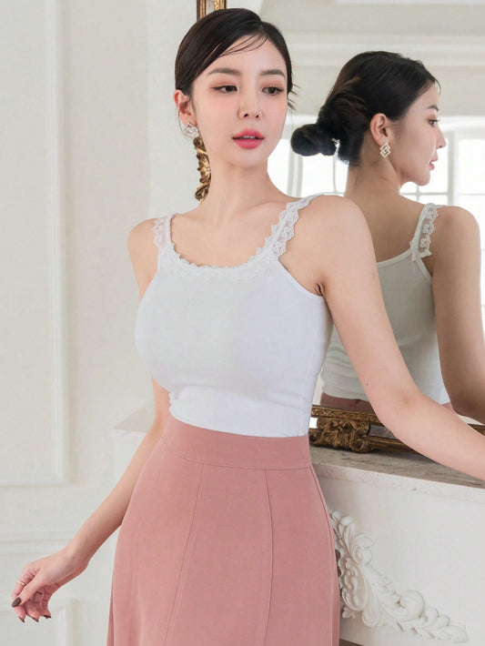 DAZY Top de tirantes tipo camisola ajustado al Body con encaje y unicolor para verano