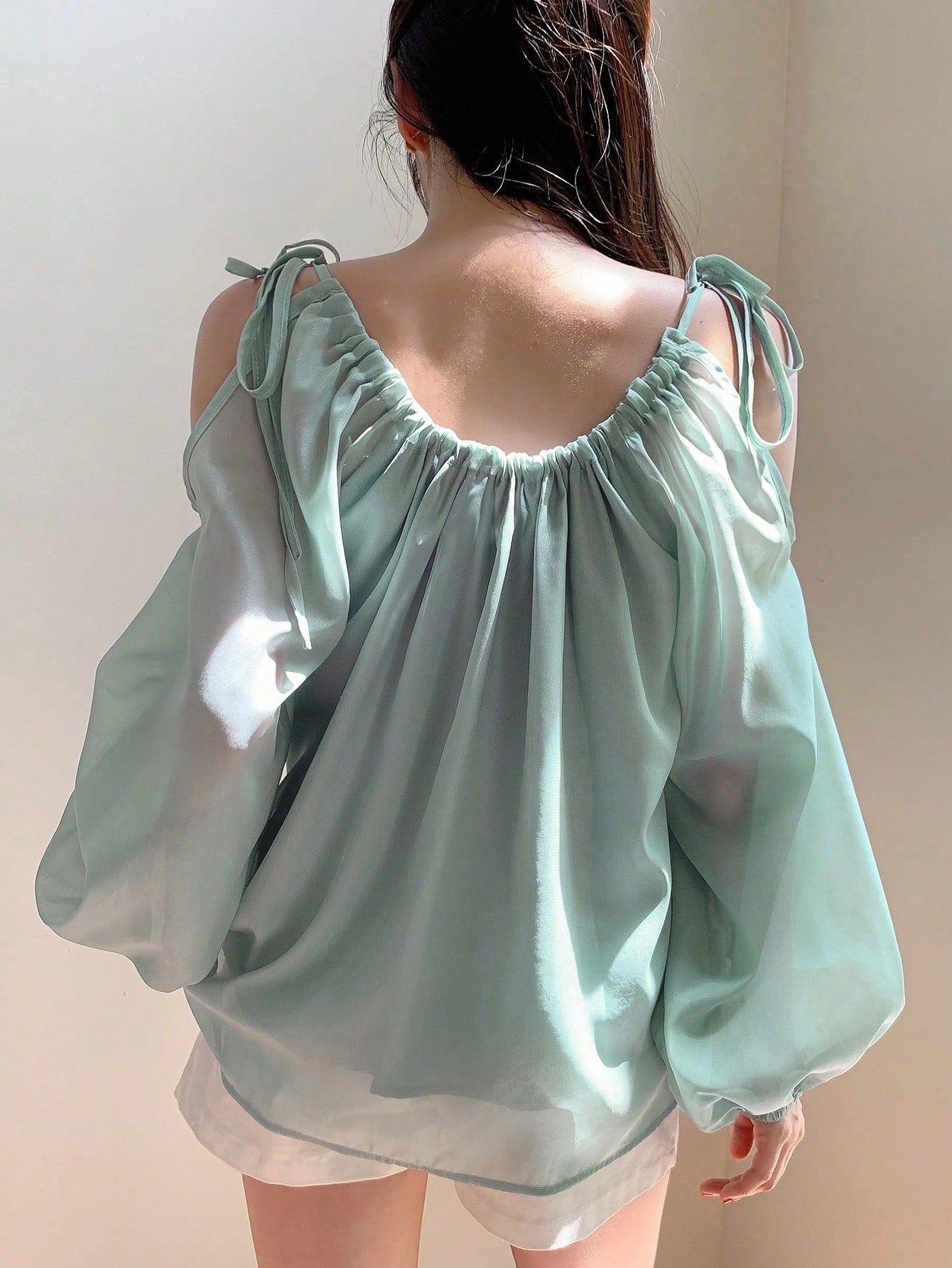 Dazy Designer Tank top para mujer con diseño de cuerda, elegante y a la moda con hombros descubiertos