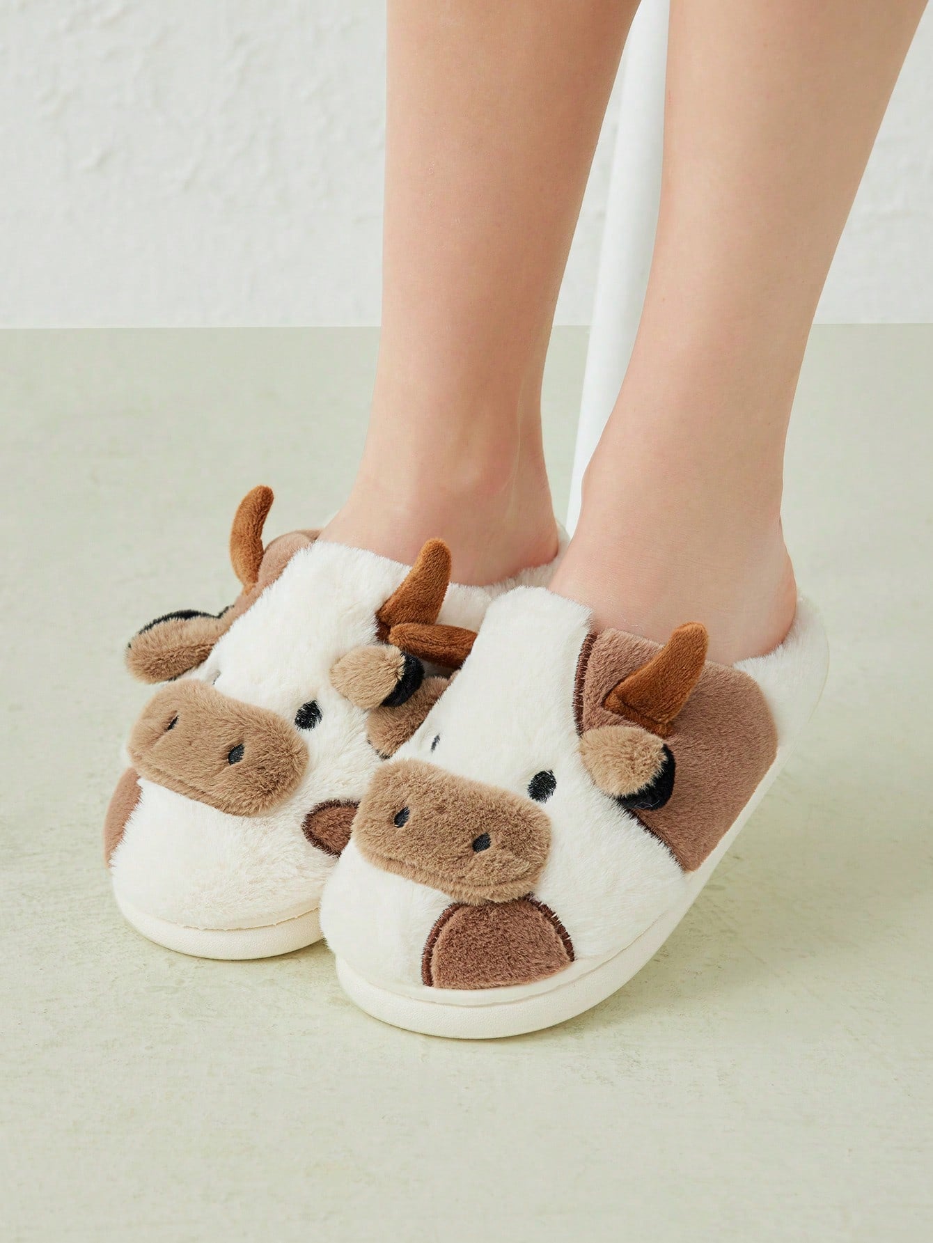 CUCCOO Quty Zapatillas de interior de moda con patrón de vaca de dibujos animados para mujer, zapatos de venta de verano para vacaciones de verano