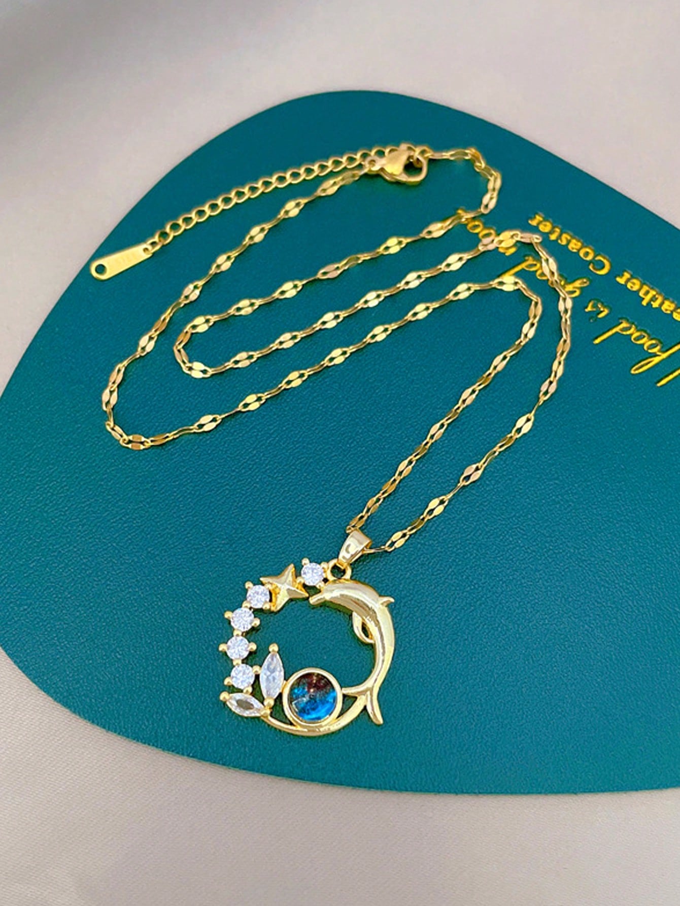 Hermoso collar colgante de acero inoxidable con cadena de suéter decorativa, accesorio de joyería de moda con colgante redondo de cobre incrustado con circonita y cielo estrellado y planeta, decoración elegante para fiesta.