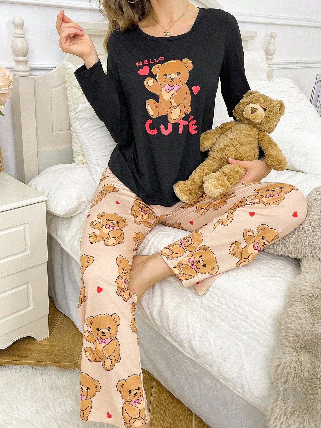 Conjunto de pijama de mujer con top de manga larga y pantalones con estampado de oso de dibujos animados, corazón y letras