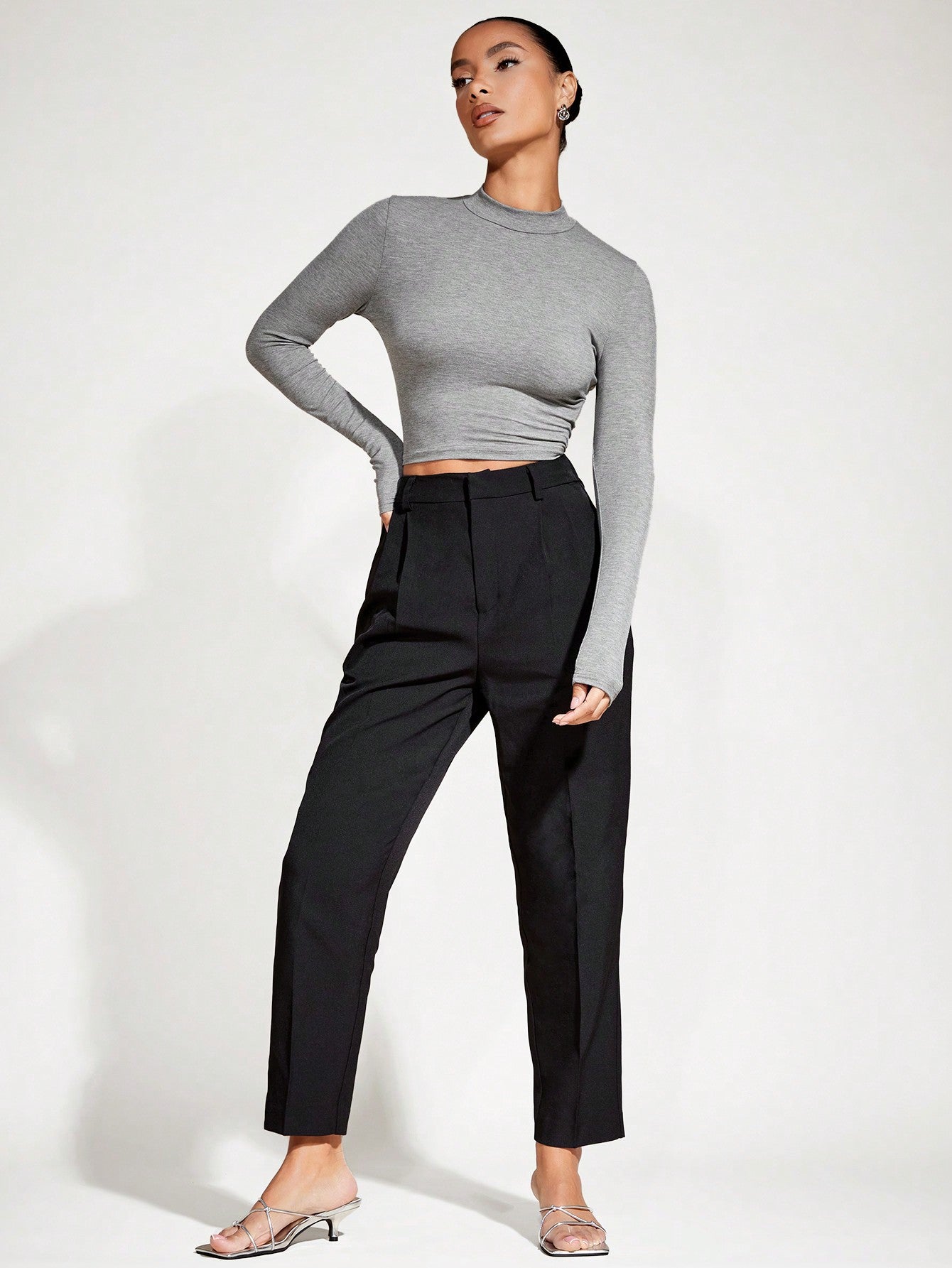 SHEIN BASICS Camiseta corta unicolor de cuello alto