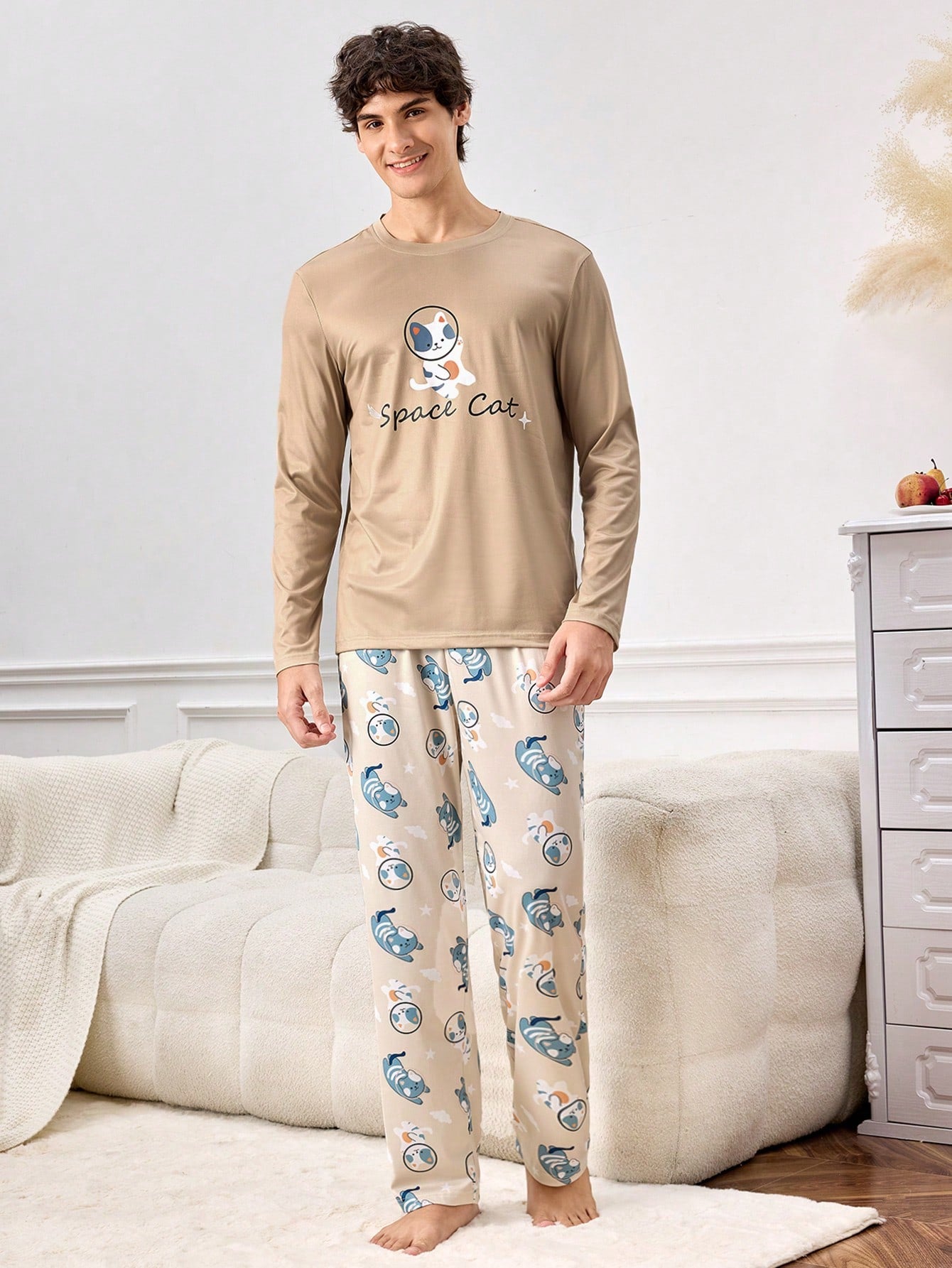 Conjunto de ropa de estar en casa con camisa de cuello redondo de manga larga y pantalones casuales con estampado total para hombre