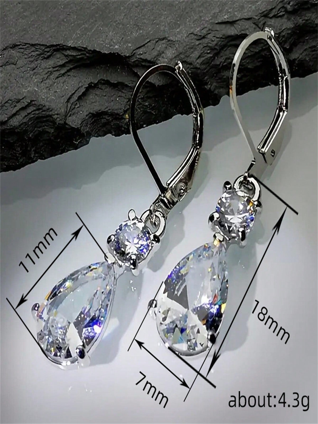 2 piezas Pendientes de clip de oreja con colgante de lágrima de cubic zirconia plateada de lujo - Pendientes colgantes de lujo elegantes, glamorosos y cautivadores con gemas de cubic zirconia brillantes para mujeres