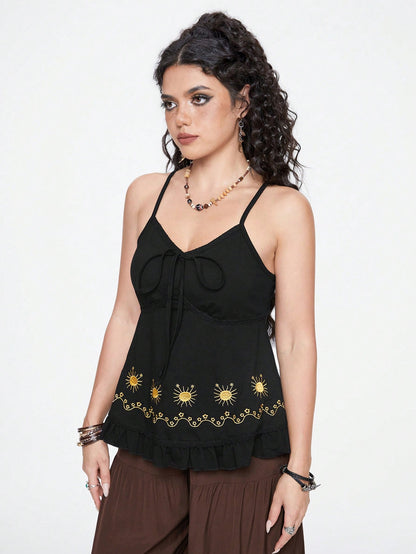 ROMWE Fairycore Top de tirantes con diseño de bordado floral y dobladillo con volantes