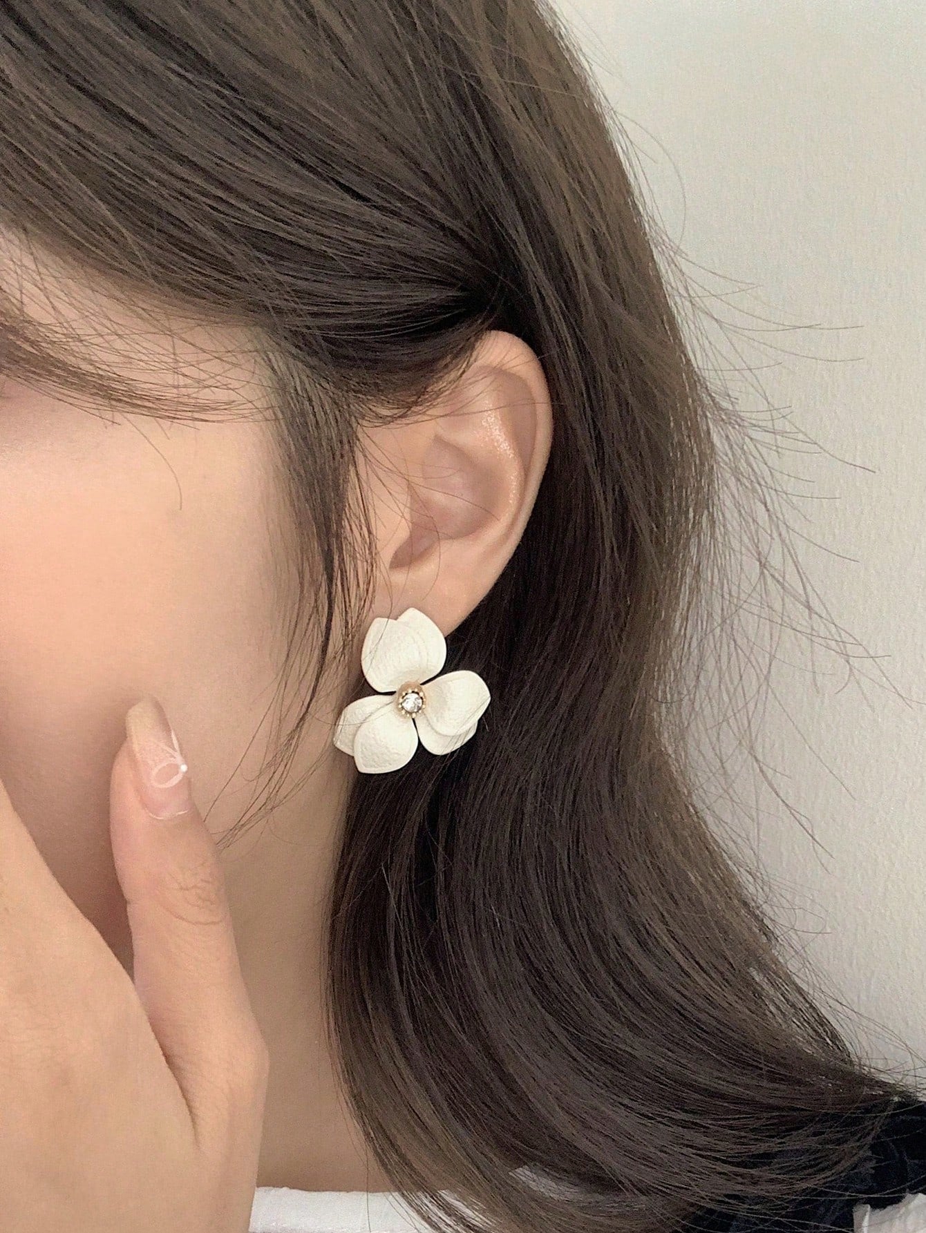 DAZY Pendientes de estudio con forma de flor, adecuados para uso diario, citas, vacaciones o bodas de mujeres