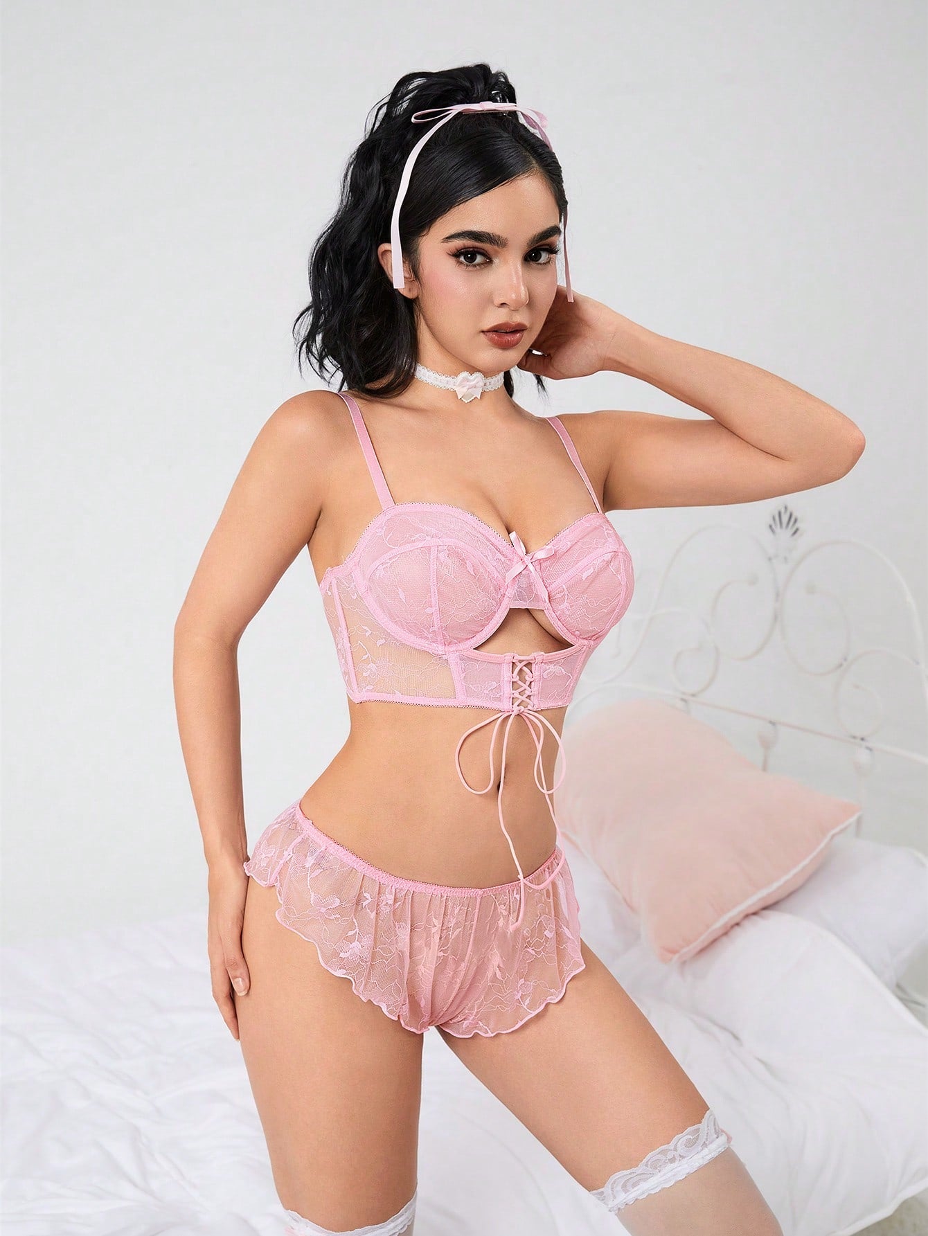 ROMWE Kawaii Conjunto de lencería sexy romántica y dulce con sujetador de encaje con aros, cruzado con decoración de mariposas huecas y tiras en T