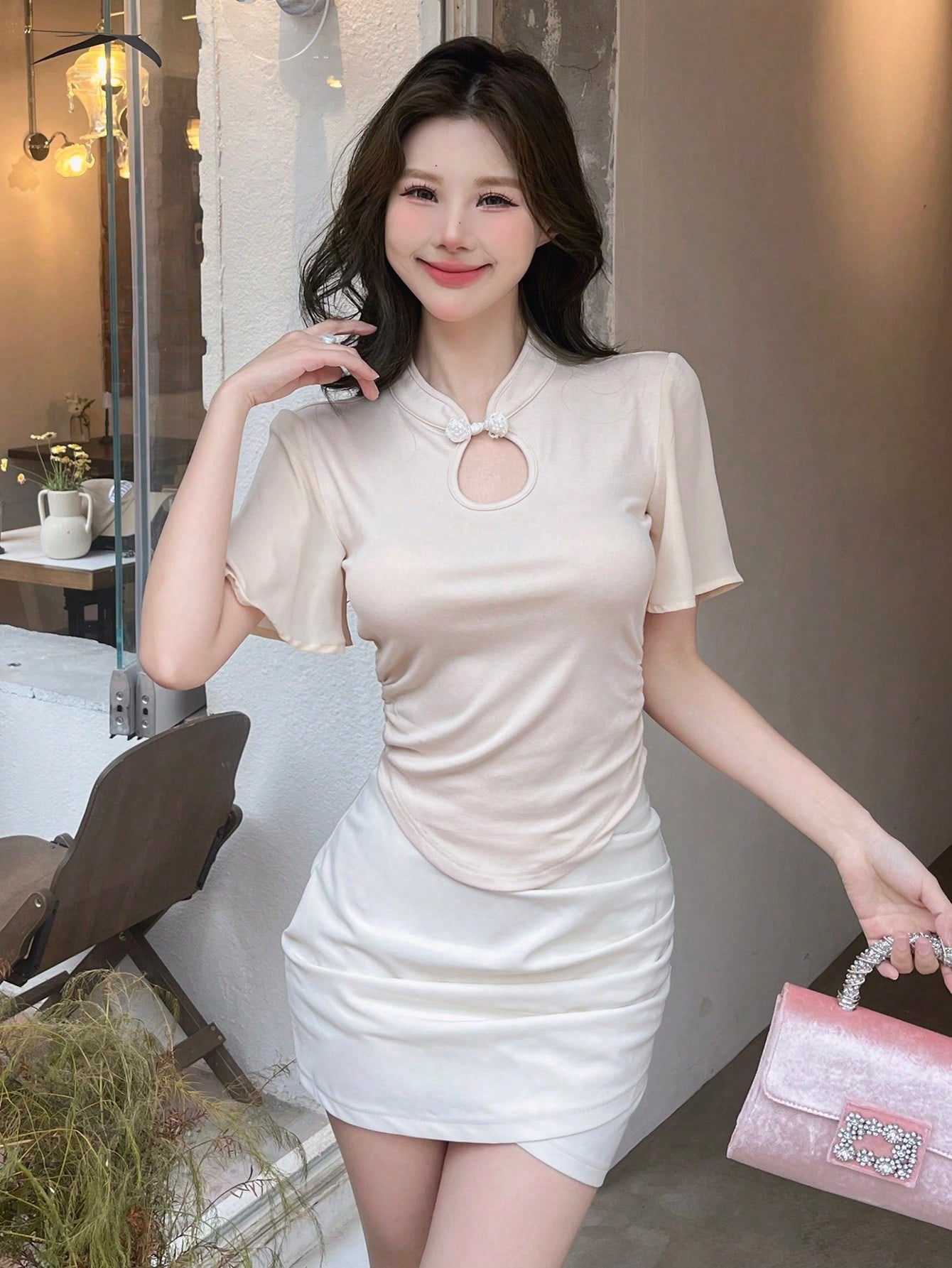 DAZY Elegante camiseta con mangas de volantes y cuello Qipao arrugada y diseño de calado para mujer en verano