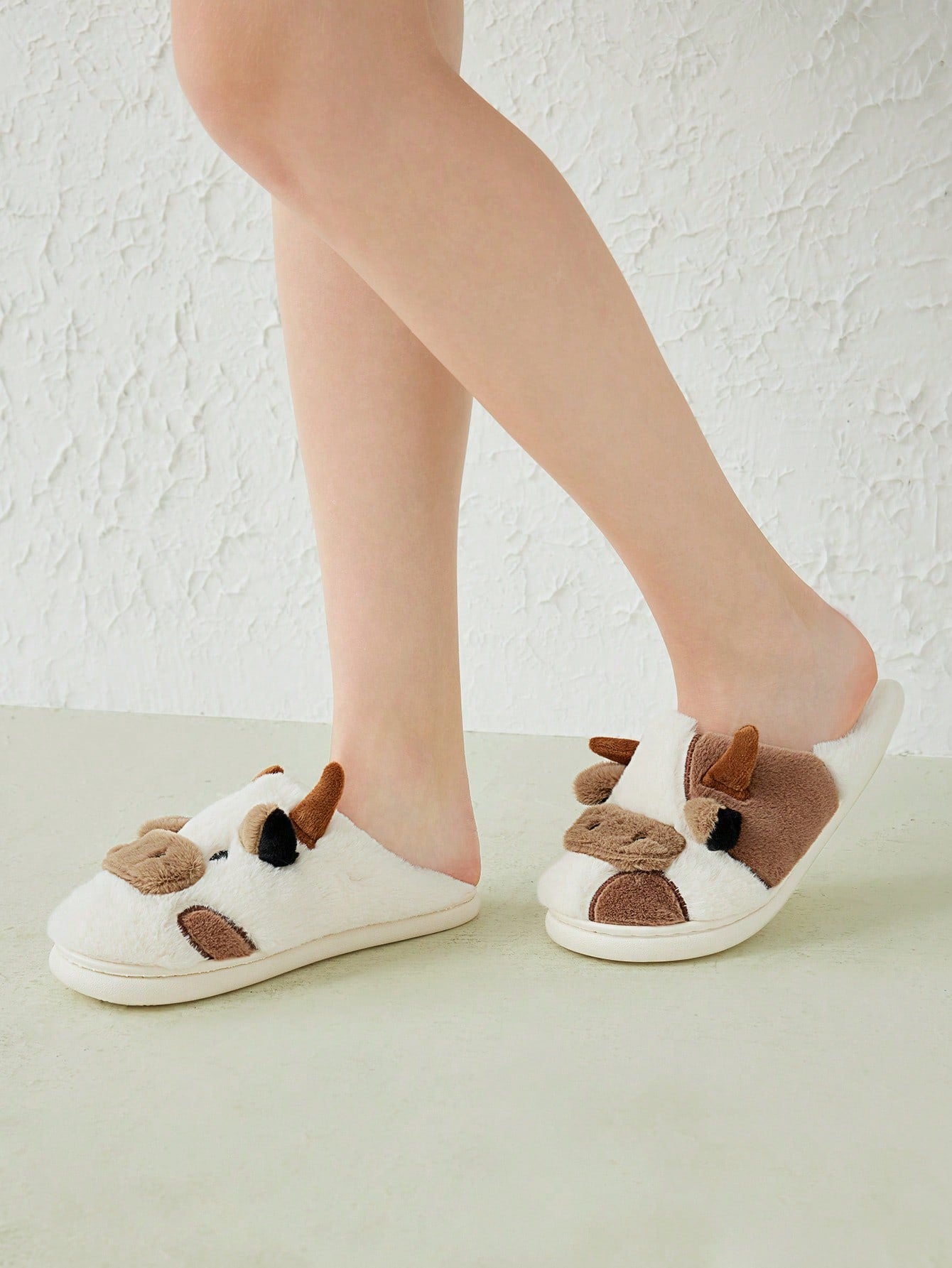 CUCCOO Quty Zapatillas de interior de moda con patrón de vaca de dibujos animados para mujer, zapatos de venta de verano para vacaciones de verano